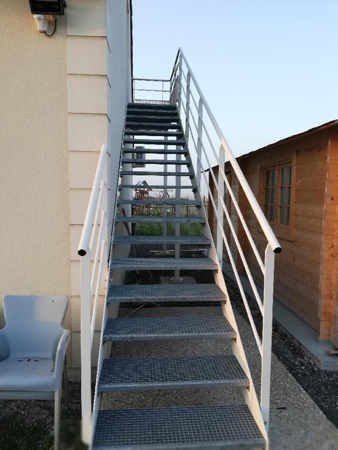 Les Fermiers Bed & Breakfast Giremoutiers Exterior foto